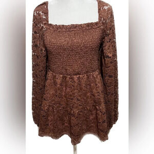 Andree by unit  burnt orange lace sleeve smocked front top - size M
